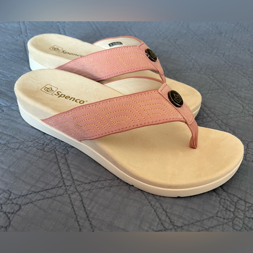 NWOT Spenco brand thong sandals with sueded footbed. Size 8D. 8 wide. Pink